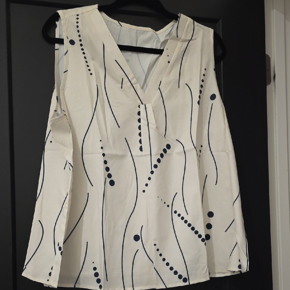 SHEIN White and Black Abstract Sleeveless Blouse